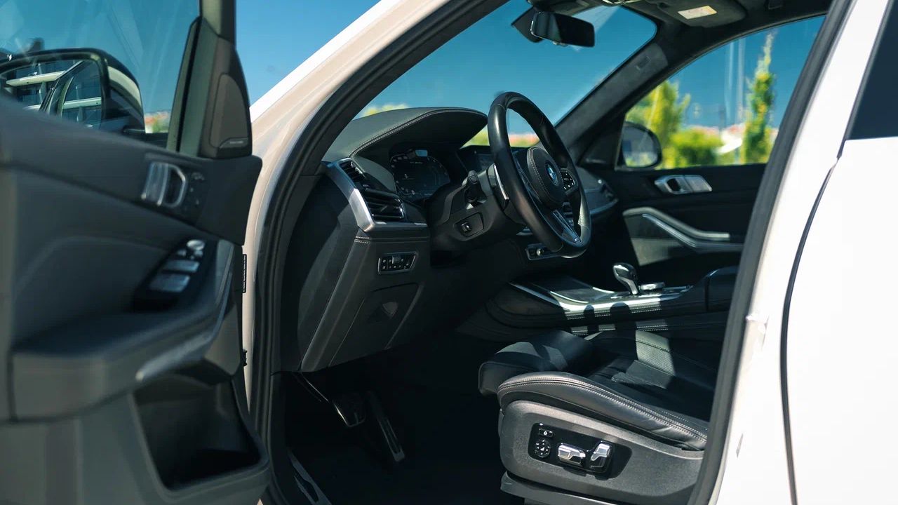 Фото BMW X7 M50D - 3