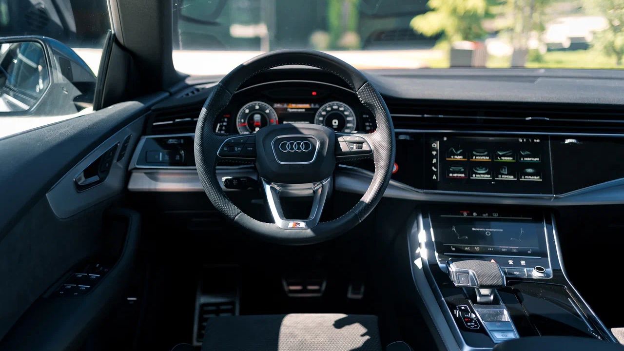 Фото Audi Q8 S-line - 3