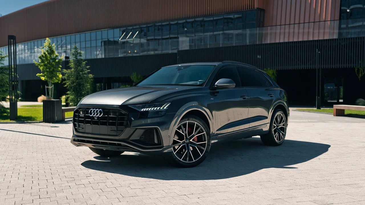 Фото Audi Q8 S-line - 1